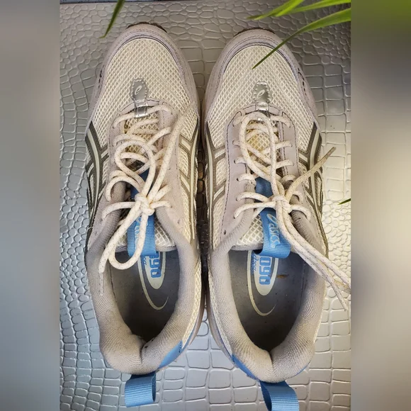 ASICSWomen's Gel-1090V2 Running Gray and Blue Sneakers Size 8